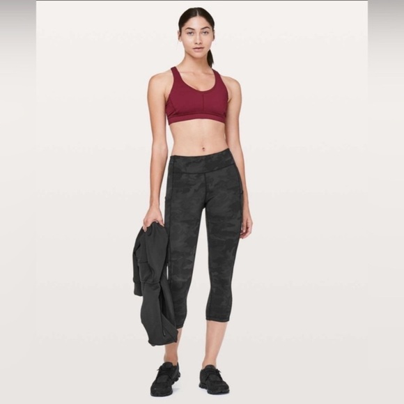 Lululemon Speed Up Crop *21” - Picture 4 of 15